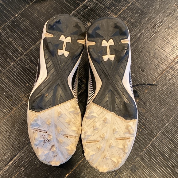 Kids tee ball set - Under Armor Cleats size 3.5 and Wilson Tee Ball Mitt - Used - Picture 4 of 8